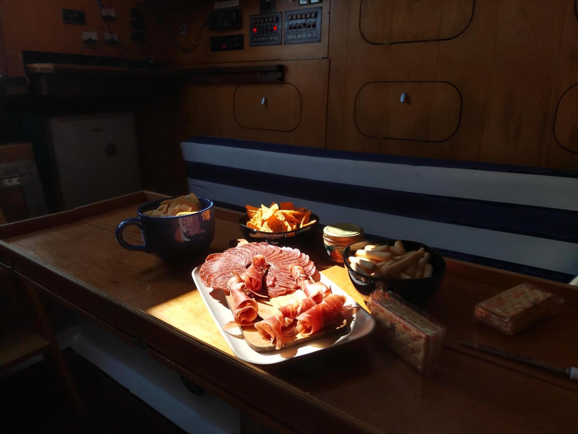 Botel Sailing Tours - Night On Board - Alcantara Lissabon